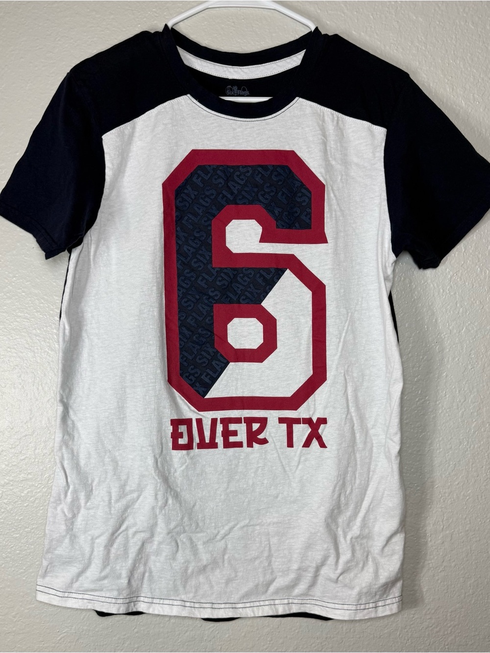 Six Flags Boys Graphic Logo T-Shirt M White Navy Red Crew‎ Neck Short Sleeve